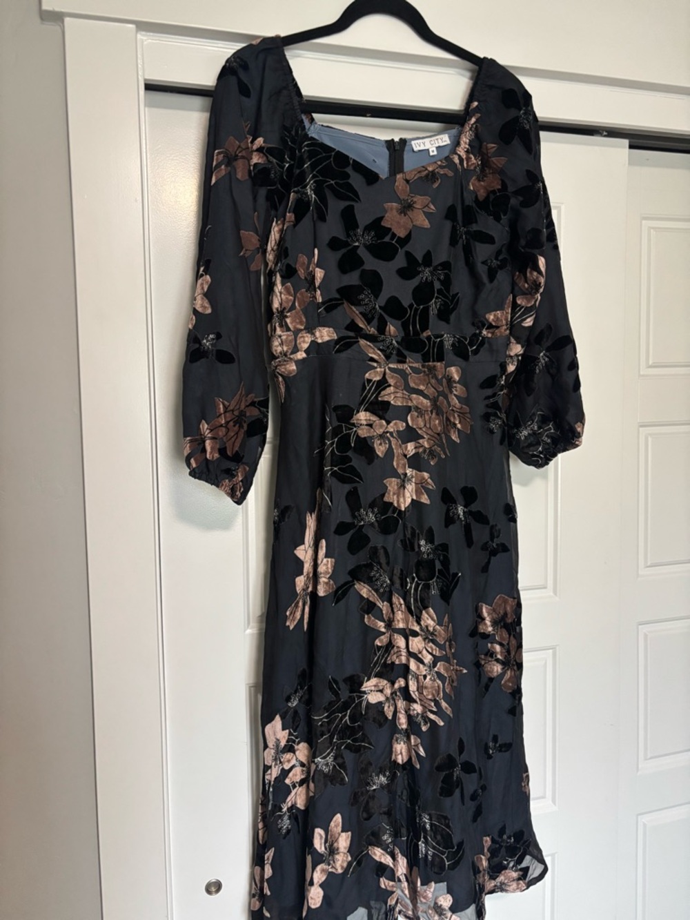 Ivy City Co Black Floral Midi Dress | Medium - Picture 2 of 5